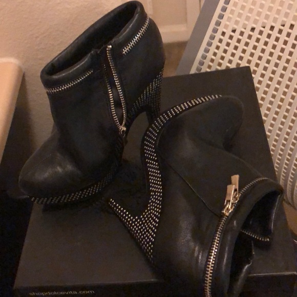 Shoes - Ankle boots